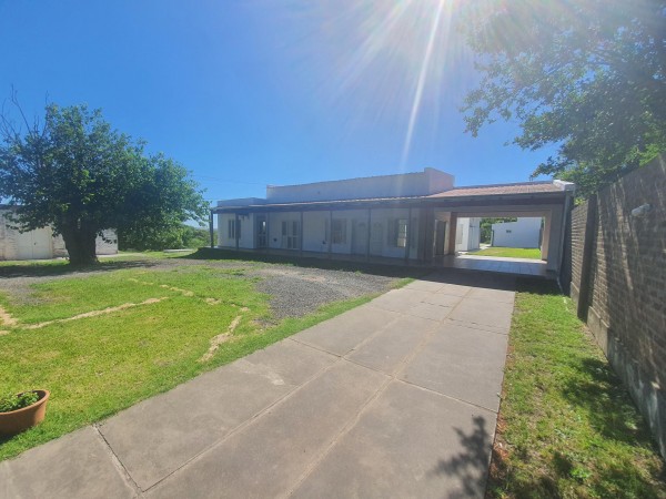 VENDO O PERMUTO ESPECTACULAR INMUEBLE. PILETA, QUINCHO, PARQUE