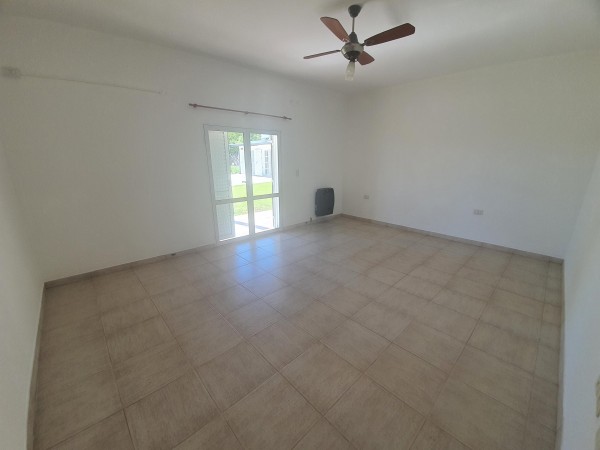 VENDO O PERMUTO ESPECTACULAR INMUEBLE. PILETA, QUINCHO, PARQUE