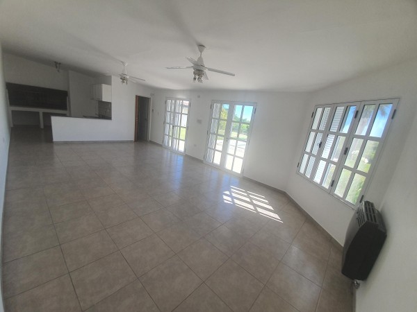 VENDO O PERMUTO ESPECTACULAR INMUEBLE. PILETA, QUINCHO, PARQUE