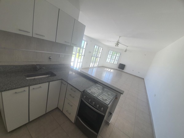 VENDO O PERMUTO ESPECTACULAR INMUEBLE. PILETA, QUINCHO, PARQUE