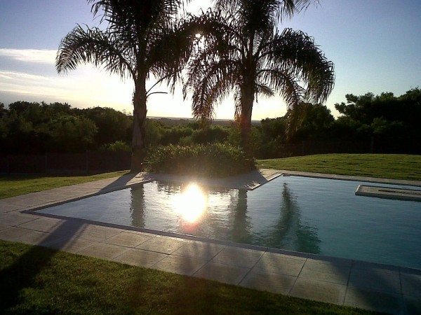 VENDO O PERMUTO ESPECTACULAR INMUEBLE. PILETA, QUINCHO, PARQUE