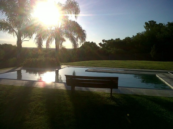 VENDO O PERMUTO ESPECTACULAR INMUEBLE. PILETA, QUINCHO, PARQUE