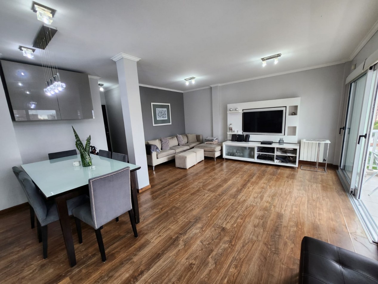 VENDO PISO EN ZONA PARQUE 3 DORMITORIOS, 3 BAÑOS, COCHERA U$S 270.000.