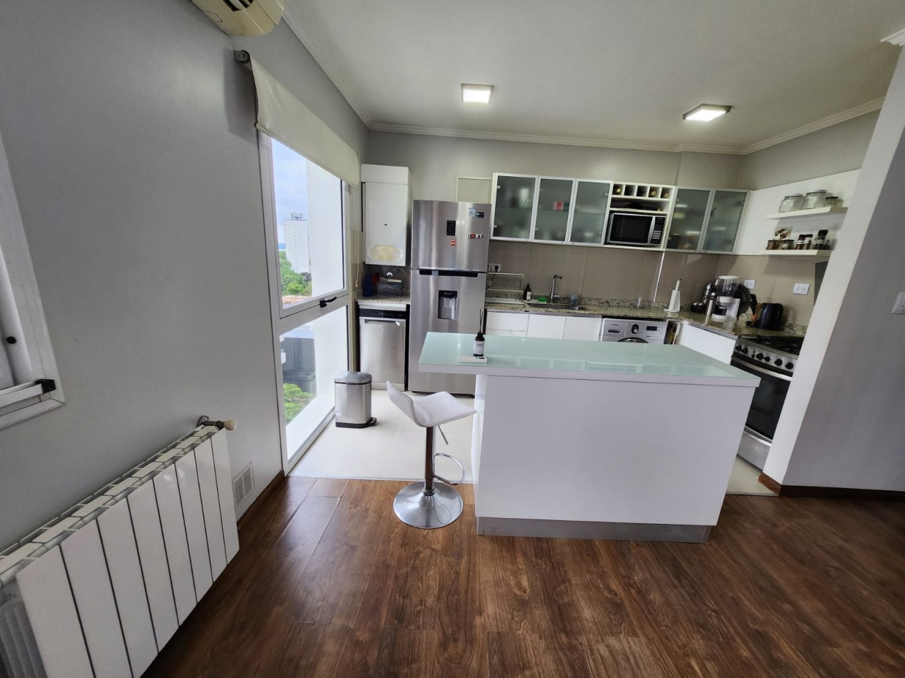 VENDO PISO EN ZONA PARQUE 3 DORMITORIOS, 3 BAÑOS, COCHERA U$S 270.000.