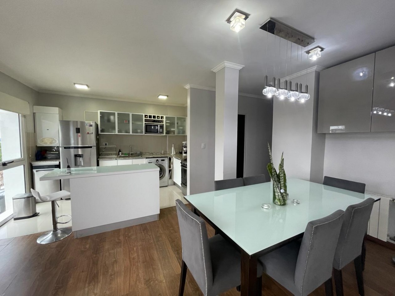 VENDO PISO EN ZONA PARQUE 3 DORMITORIOS, 3 BAÑOS, COCHERA U$S 270.000.