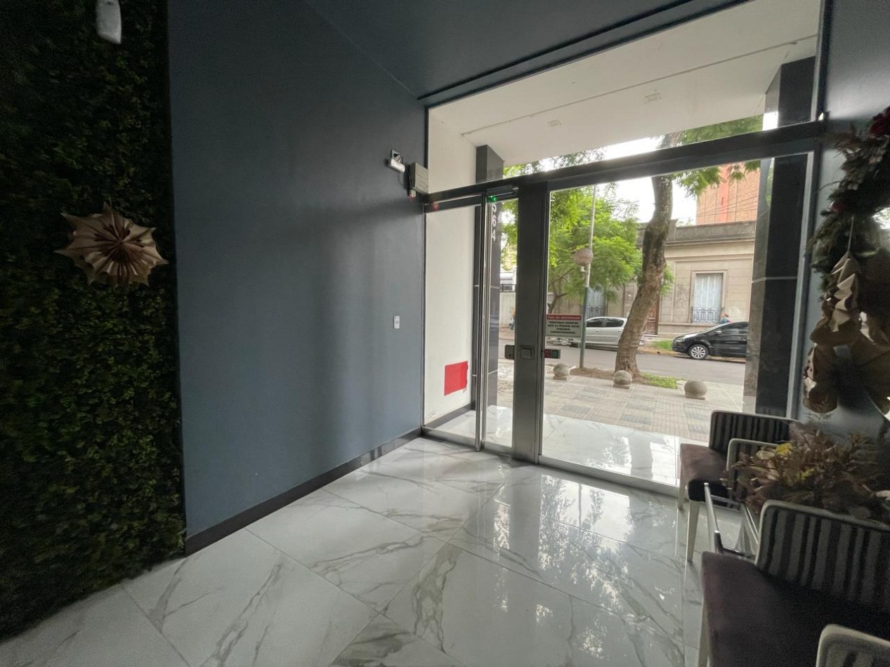 VENDO PISO EN ZONA PARQUE 3 DORMITORIOS, 3 BAÑOS, COCHERA U$S 270.000.