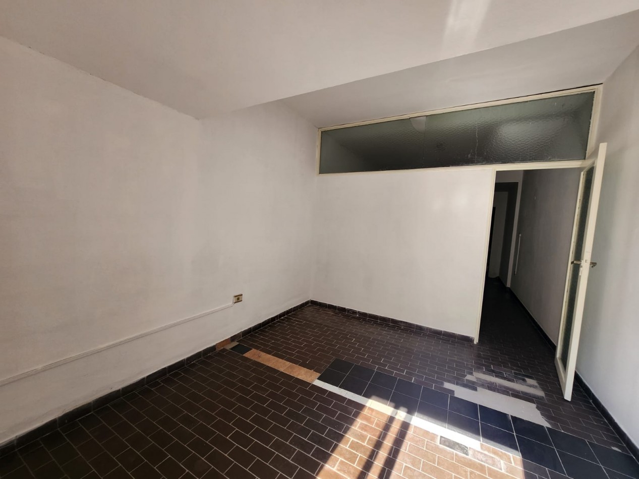 ALQUILO DEPTO 1 DOR $300.000 + EXPENSAS. ZONA CENTRO. EDIFICIO CON PILETA Y QUINCHO