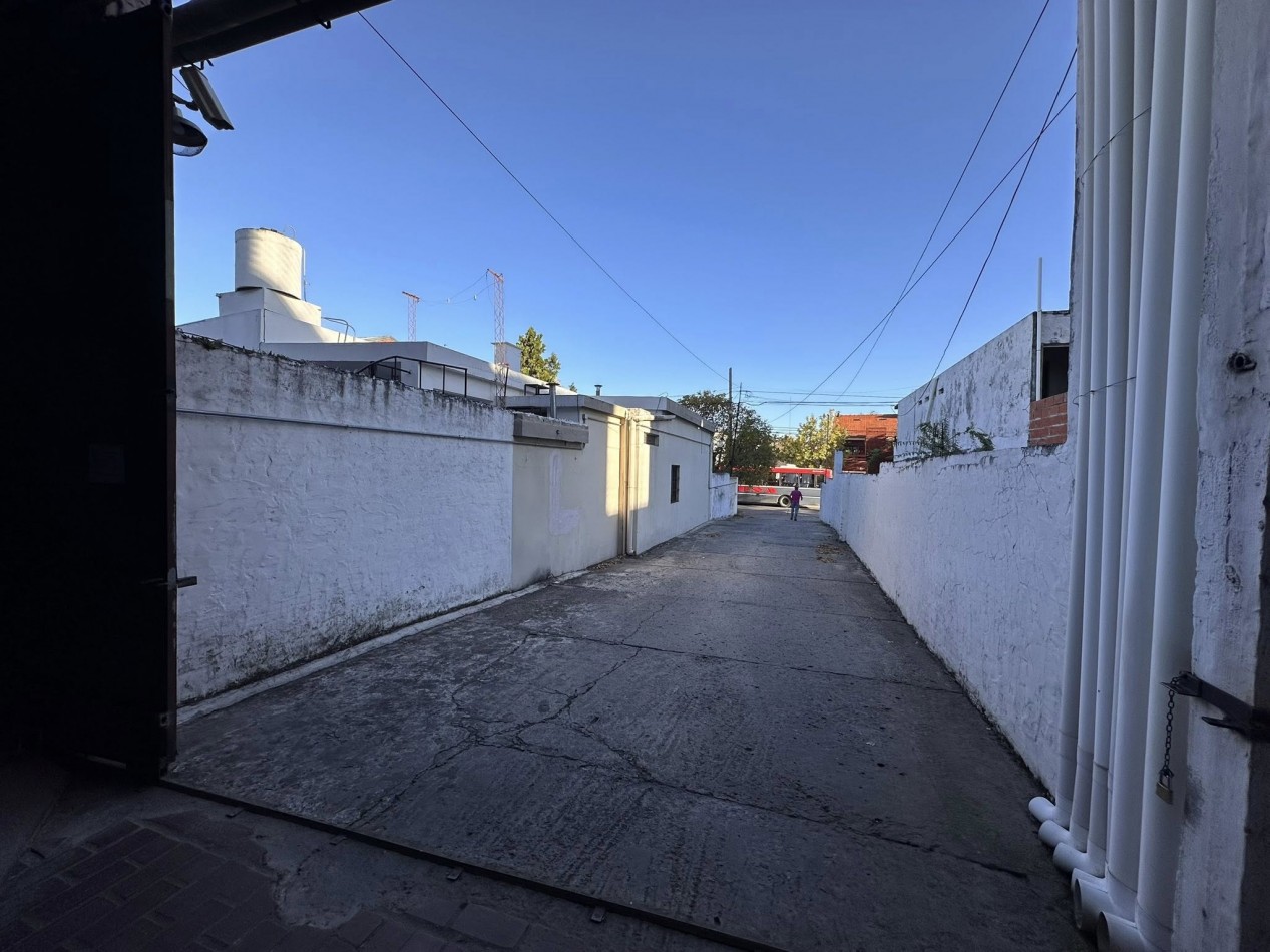 ALQUILO GALPON SOBRE CHURRUARIN ZONA PATRONATO