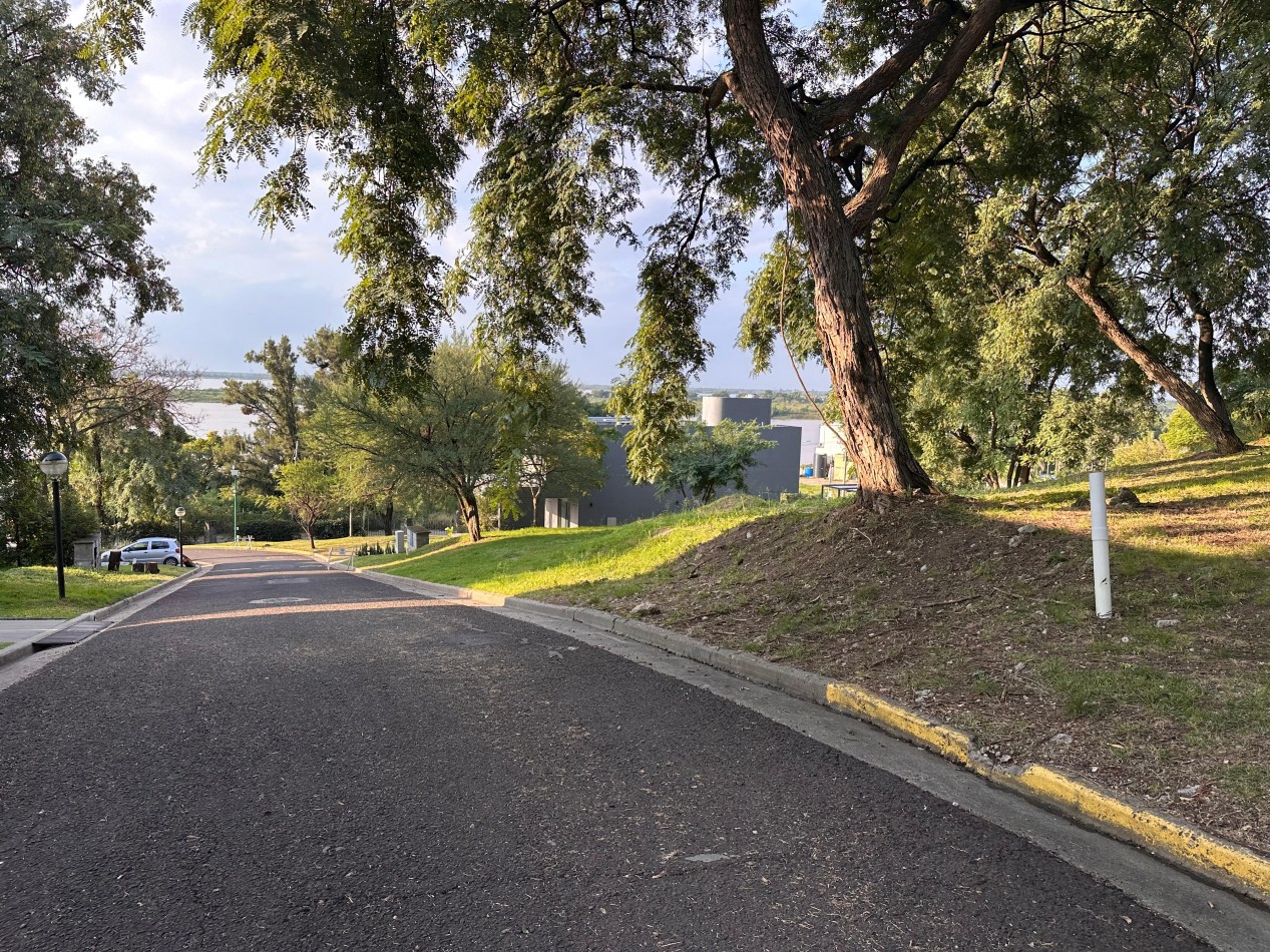 VENDO LOTE EN PUERTO URQUIZA 1.200 M2 U$D 110.000 