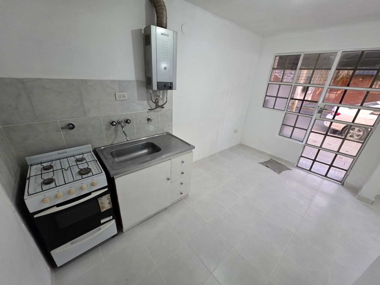 ALQUILO MONOAMBIENTE ZONA PARQUE $300.000 +IMPUESTOS 