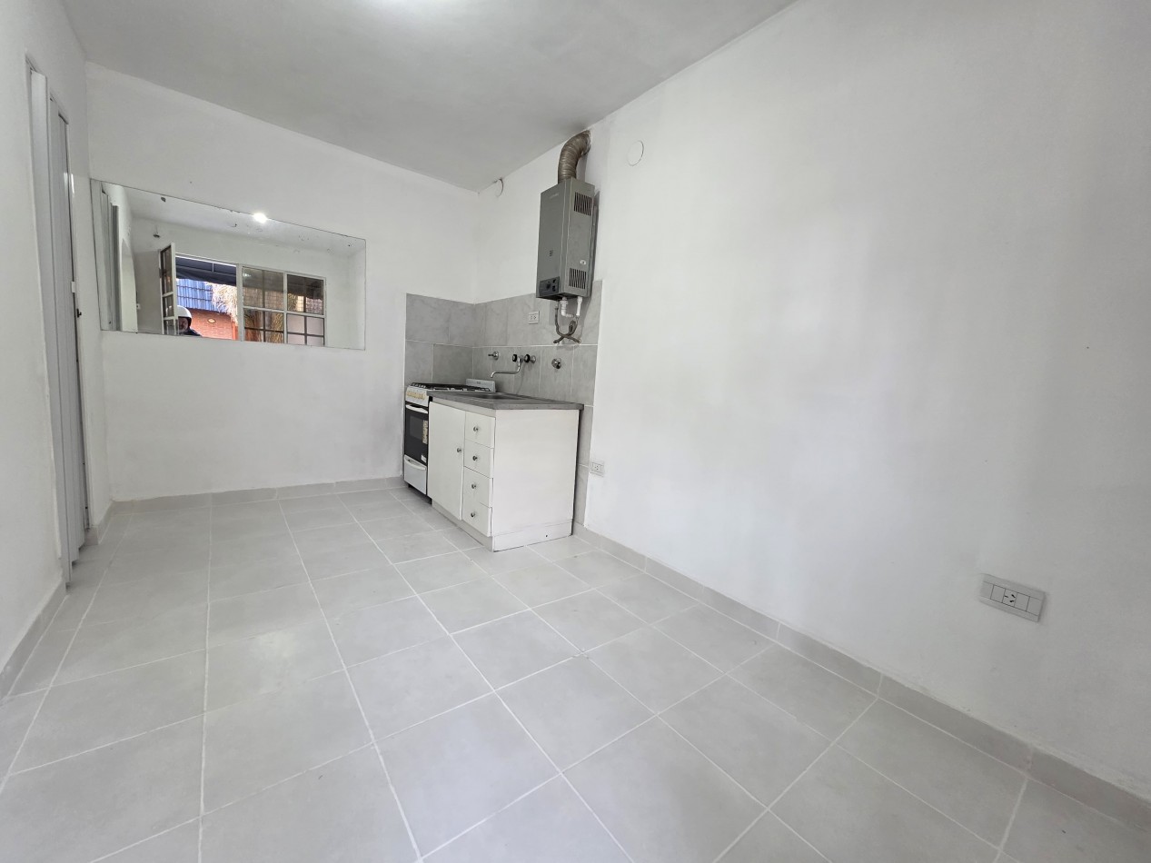 ALQUILO MONOAMBIENTE ZONA PARQUE $300.000 +IMPUESTOS 