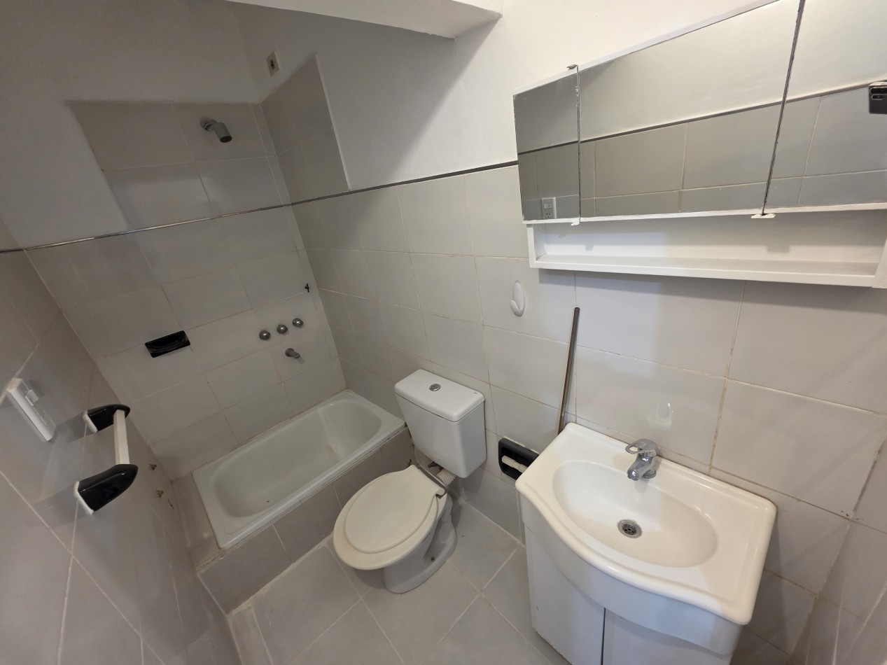 ALQUILO MONOAMBIENTE ZONA PARQUE $300.000 +IMPUESTOS 