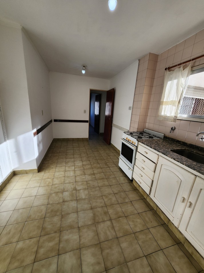 ALQUILO SEMIPISO ZONA PARQUE+COCHERA $680.000+EXP+IMP