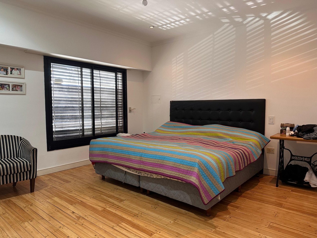 VENDO HERMOSA CASA ZONA PLAZA SAENZ PEÑA U$S 360.000.-