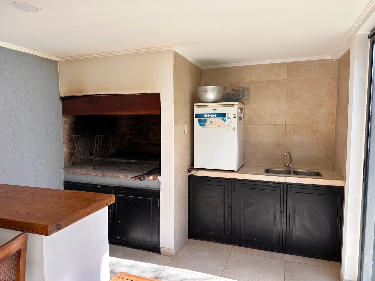 VENDO HERMOSA CASA ZONA PLAZA SAENZ PEÑA U$S 360.000.-