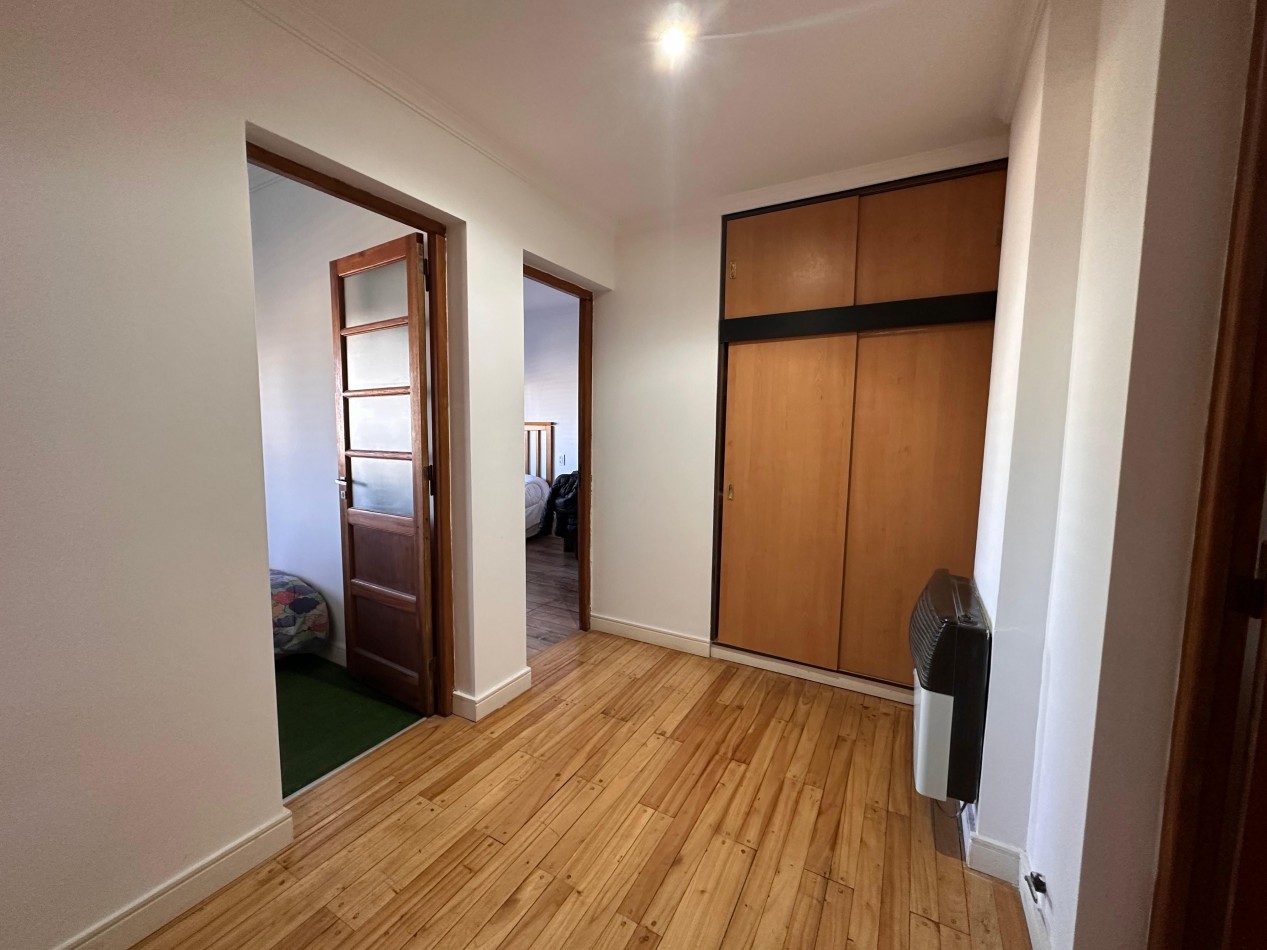 VENDO HERMOSA CASA ZONA PLAZA SAENZ PEÑA U$S 360.000.-