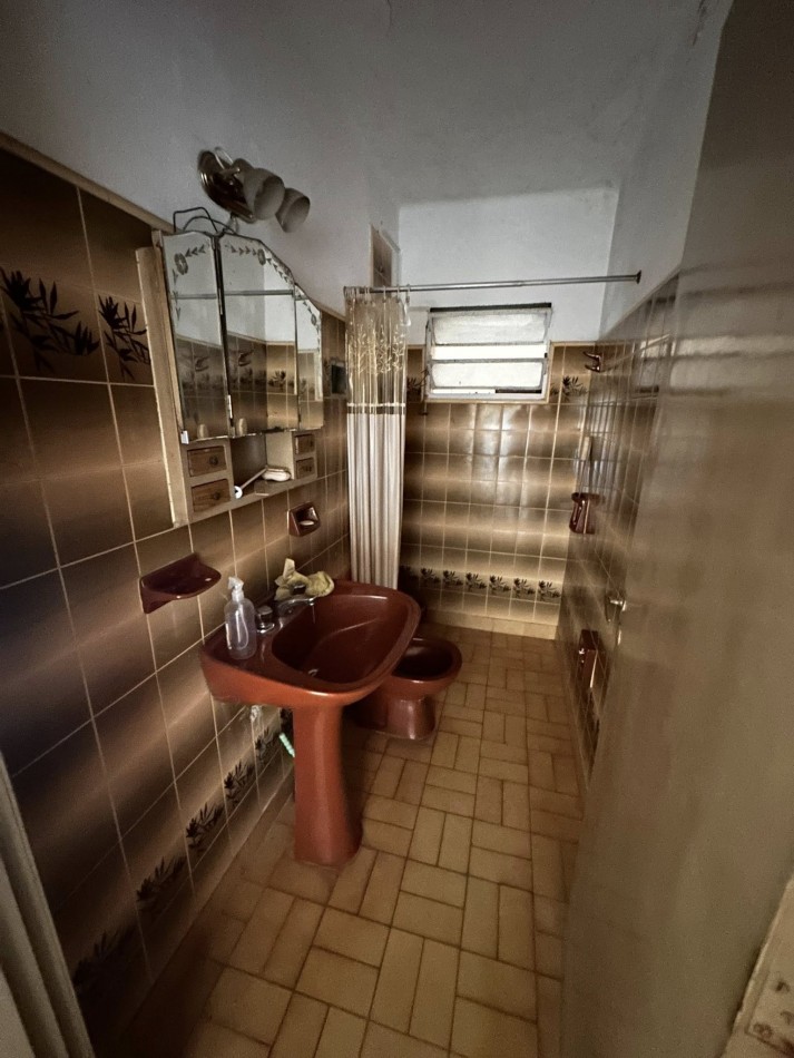 VENDO CASA 3 DORM, 2 COCHERAS. QUINCHO Y PILETA