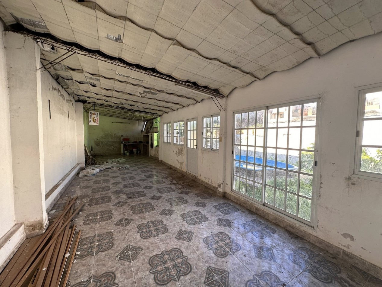 VENDO CASA 3 DORM, 2 COCHERAS. QUINCHO Y PILETA