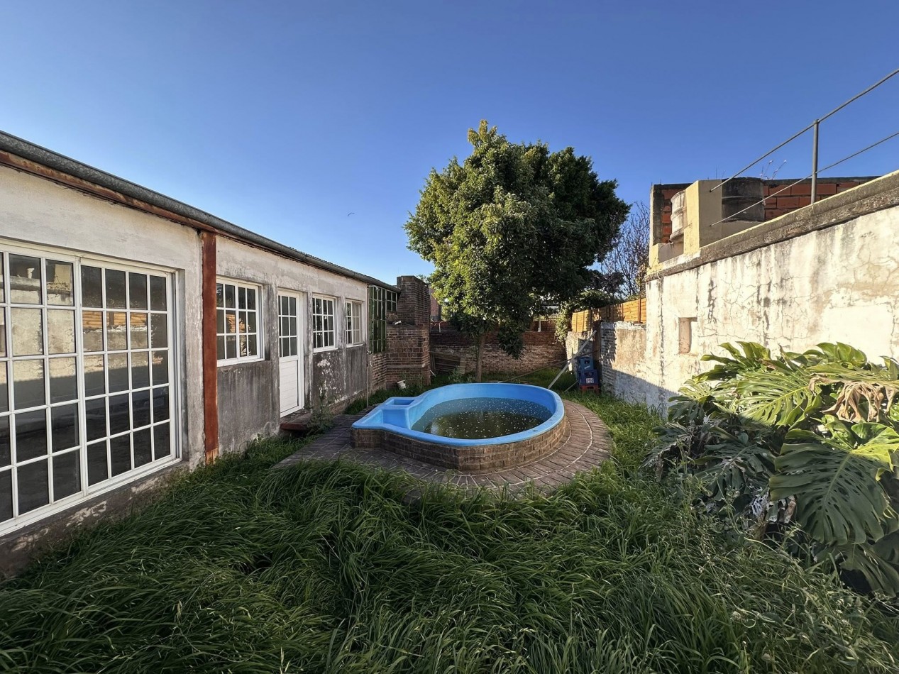 VENDO CASA 3 DORM, 2 COCHERAS. QUINCHO Y PILETA