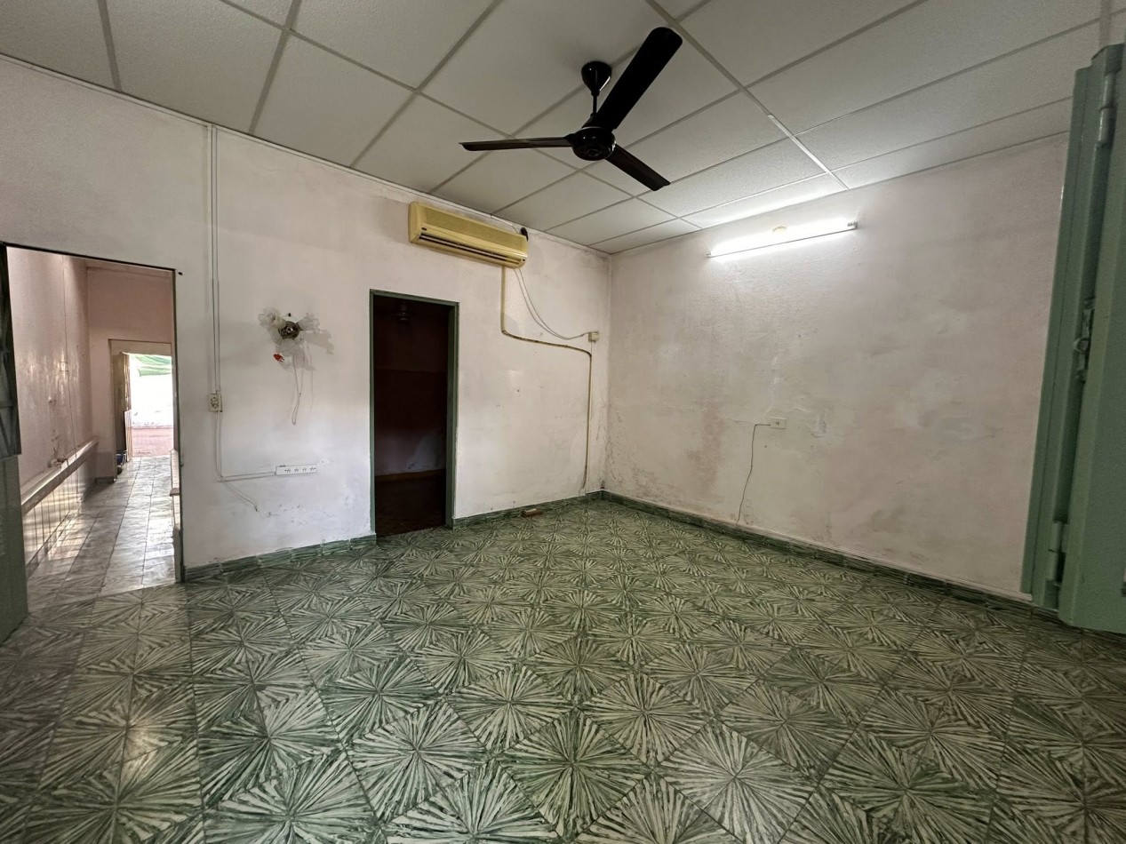 VENDO CASA A MODERNIZAR. 2 DORM. 2 BAÑOS