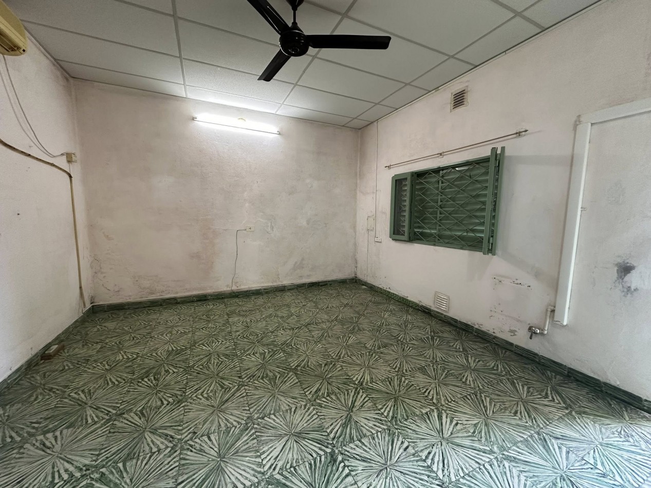 VENDO CASA A MODERNIZAR. 2 DORM. 2 BAÑOS