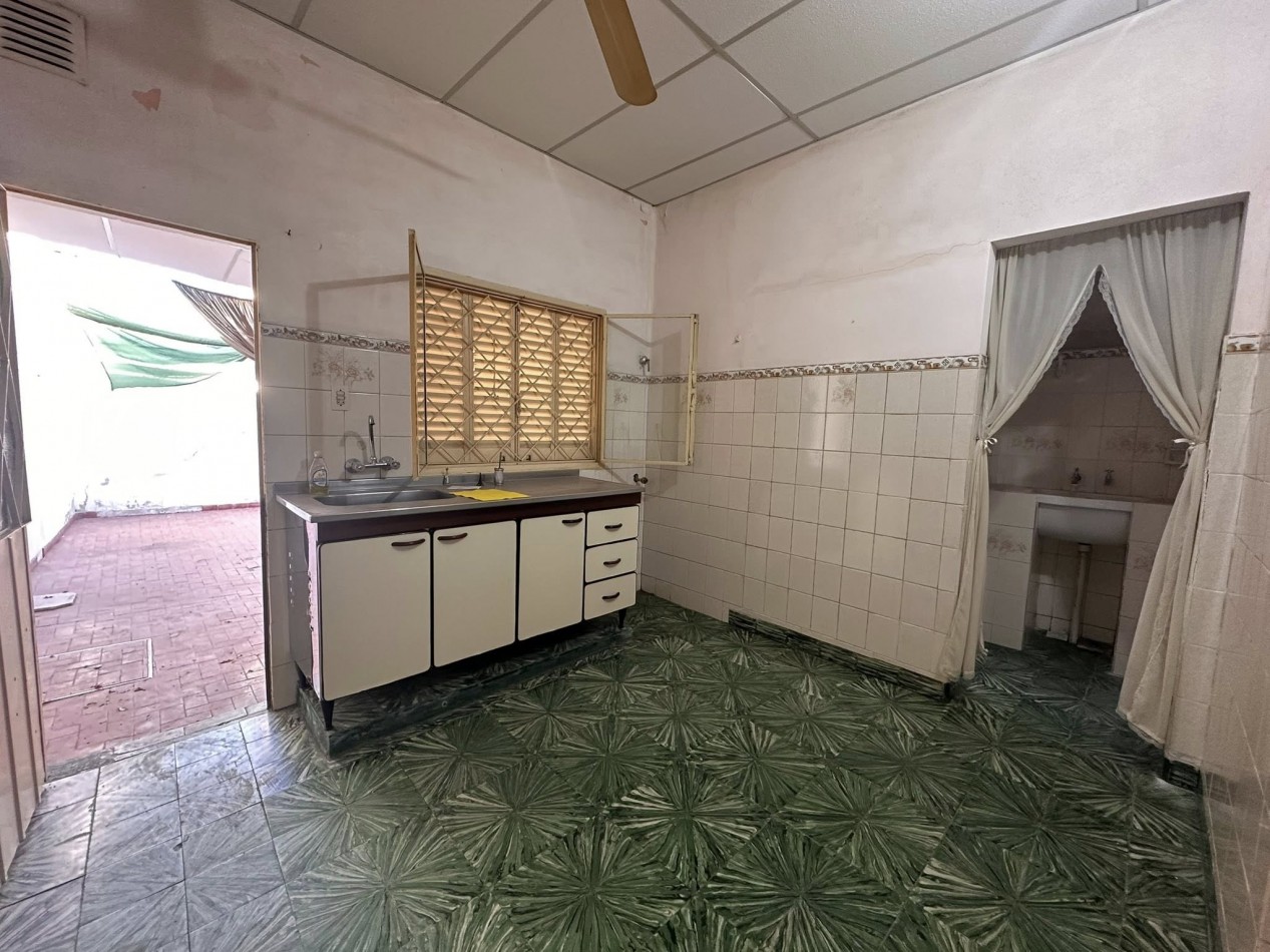 VENDO CASA A MODERNIZAR. 2 DORM. 2 BAÑOS