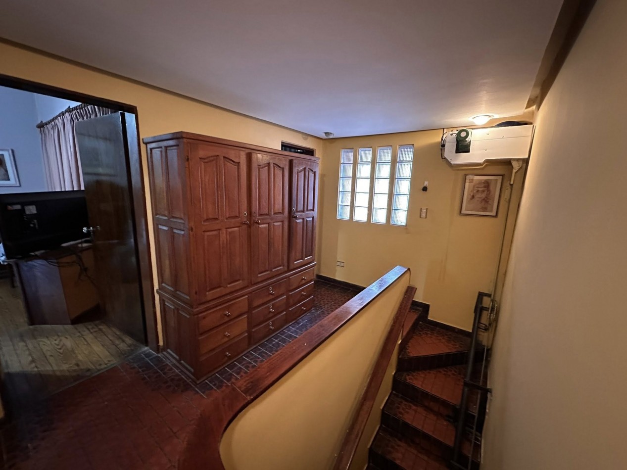 VENDO HERMOSA CASA ZONA 5 ESQUINAS. CALLE ALSINA