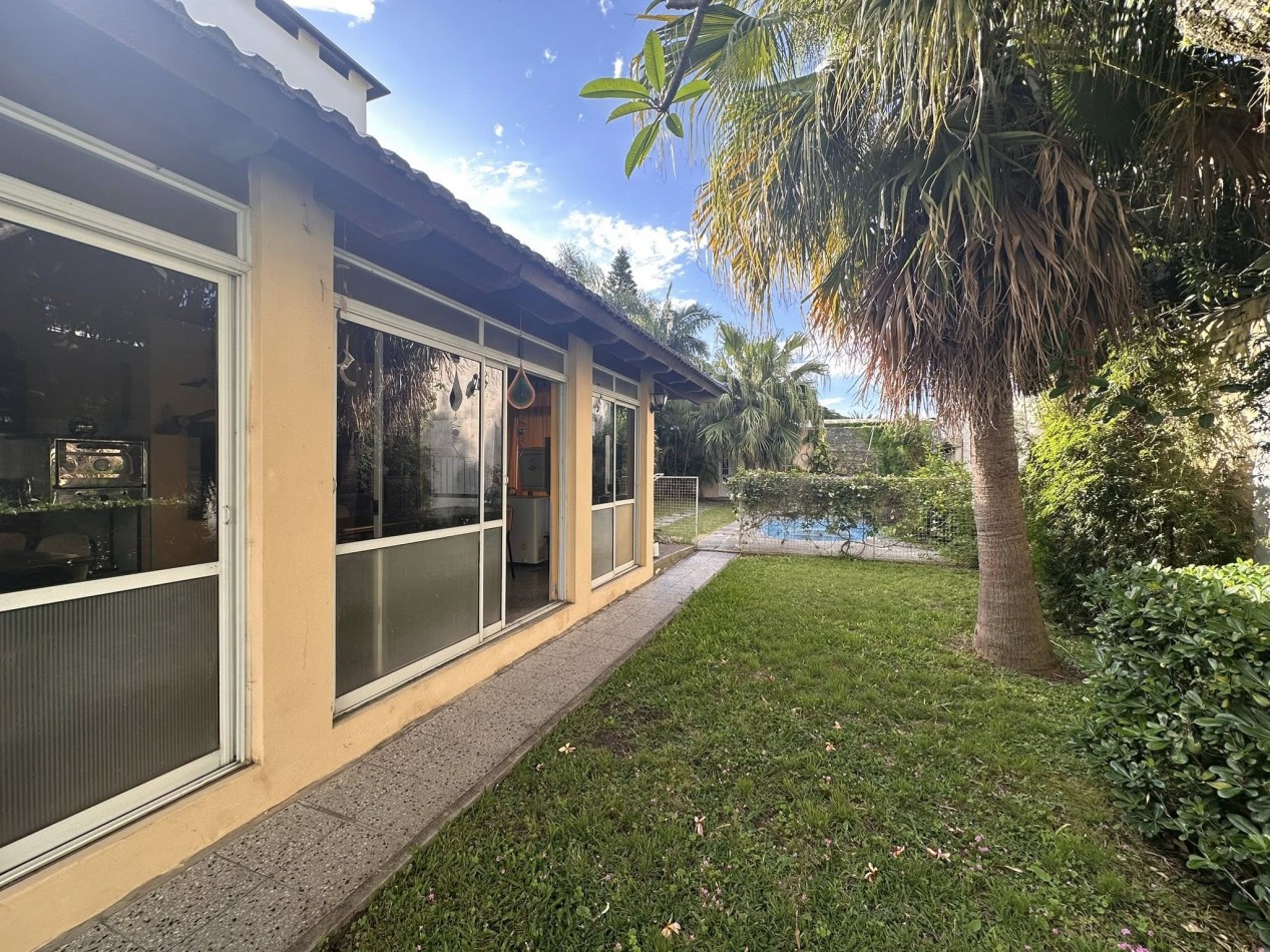 VENDO HERMOSA CASA ZONA 5 ESQUINAS. CALLE ALSINA