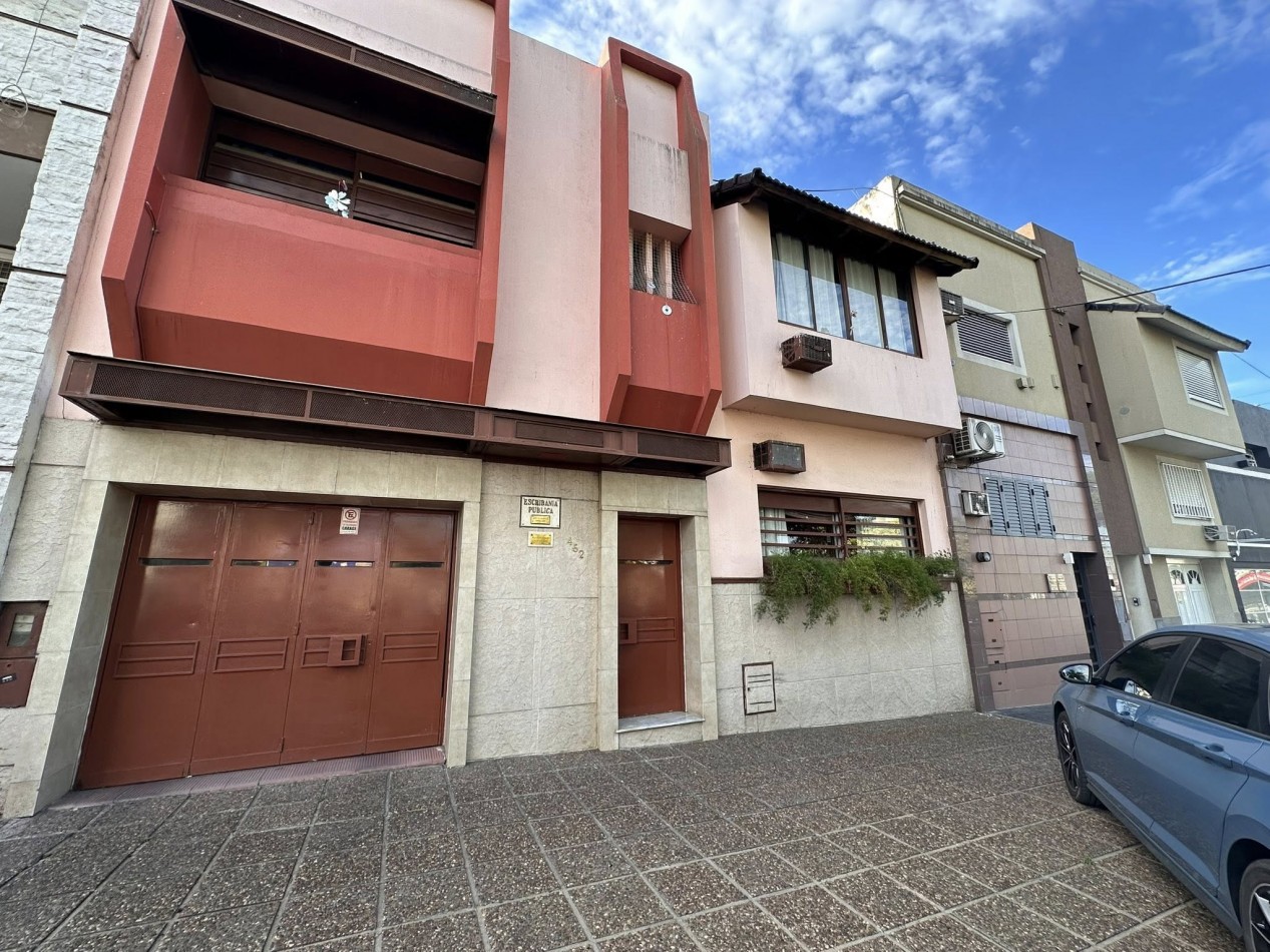VENDO HERMOSA CASA ZONA 5 ESQUINAS. CALLE ALSINA