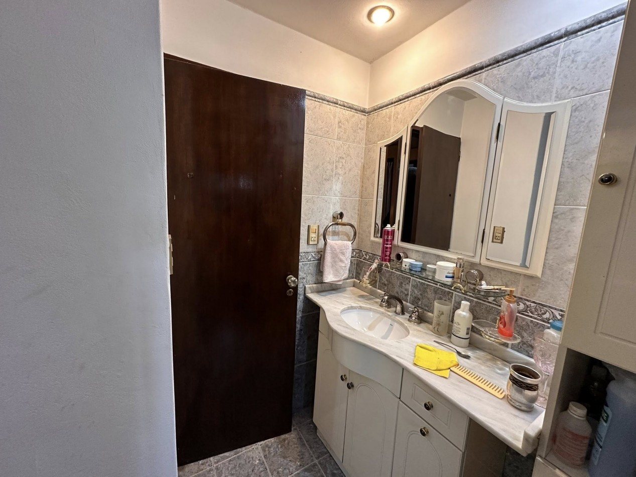 VENDO HERMOSA CASA ZONA 5 ESQUINAS. CALLE ALSINA