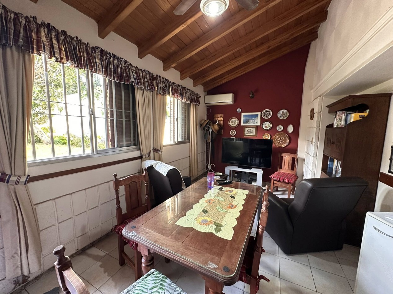 VENDO HERMOSA CASA ZONA 5 ESQUINAS. CALLE ALSINA