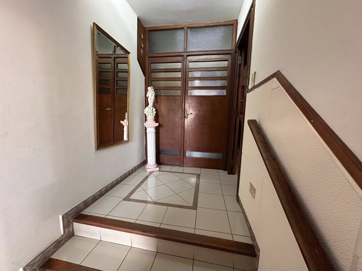VENDO HERMOSA CASA ZONA 5 ESQUINAS. CALLE ALSINA