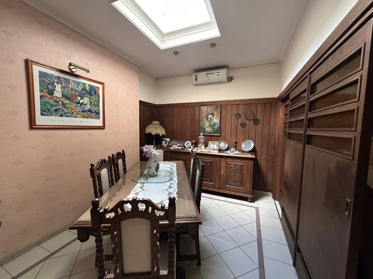 VENDO HERMOSA CASA ZONA 5 ESQUINAS. CALLE ALSINA