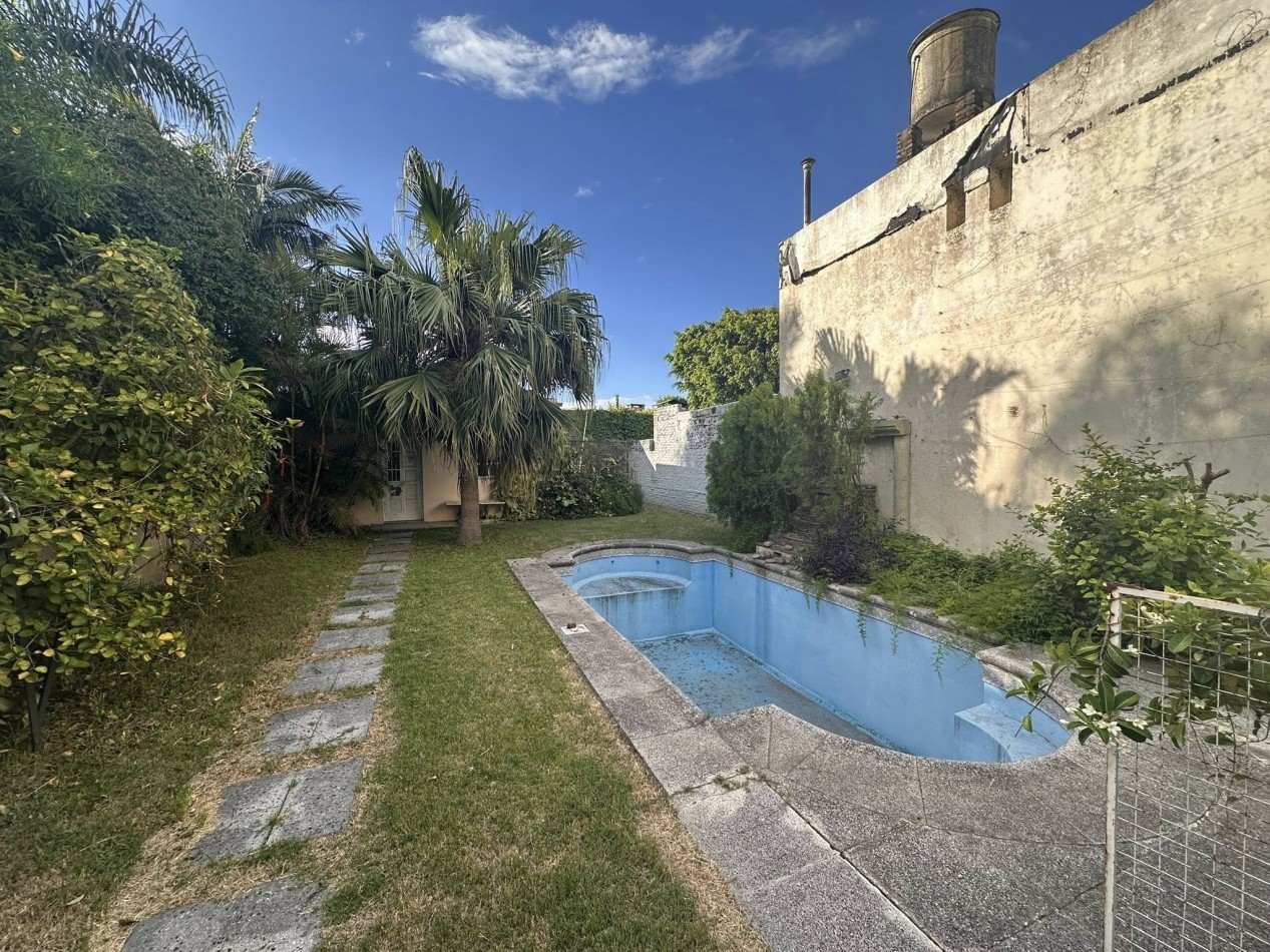 VENDO HERMOSA CASA ZONA 5 ESQUINAS. CALLE ALSINA