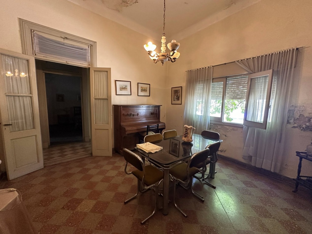 VENDO CASA ZONA CENTRO A RECICLAR 700m2