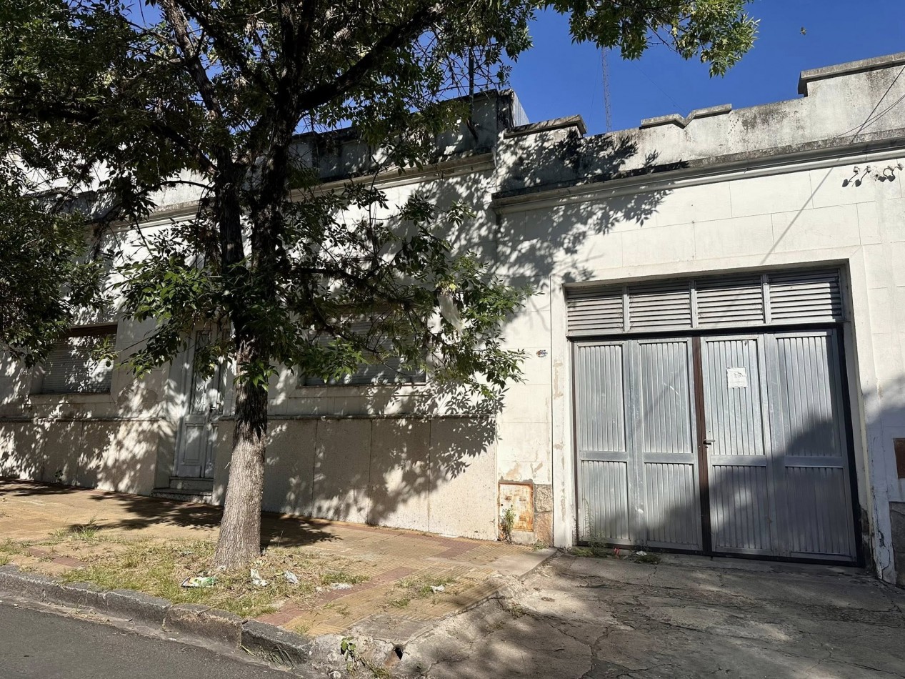 VENDO CASA ZONA CENTRO A RECICLAR 700m2