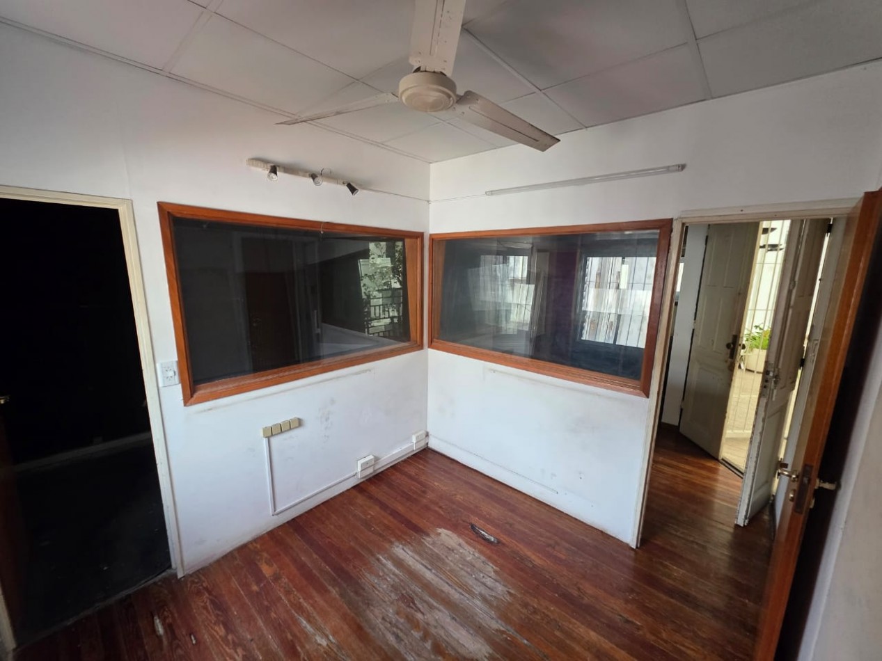 VENDO LOCAL APTO OFICINA,  CONSULTORIO EN LA GALERIA DEL TEATRO U$S 20.000