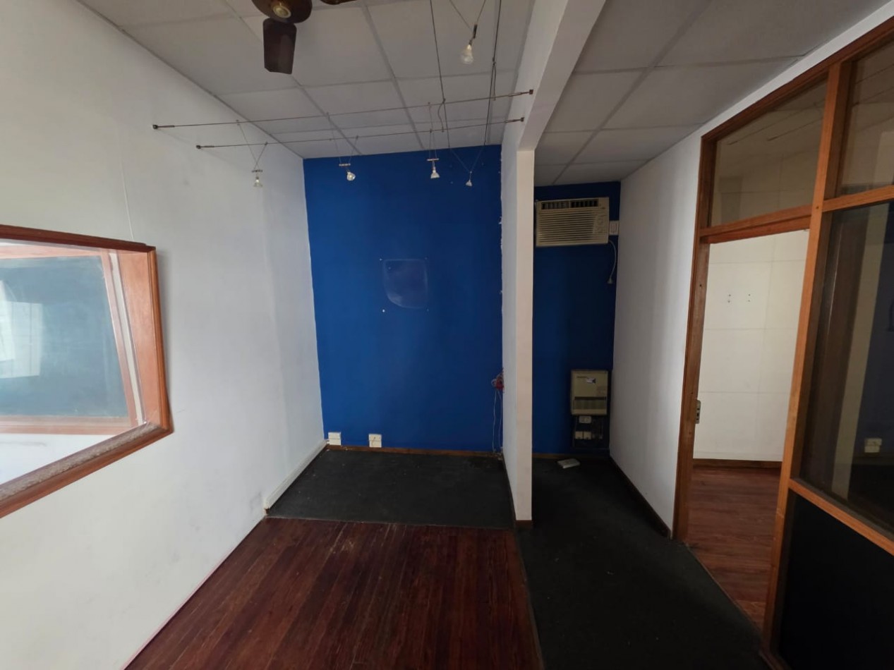 VENDO LOCAL APTO OFICINA,  CONSULTORIO EN LA GALERIA DEL TEATRO U$S 20.000