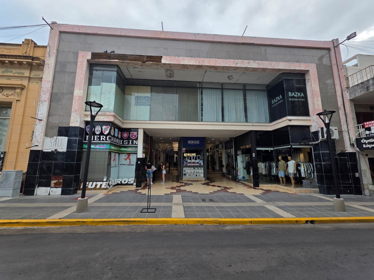 VENDO LOCAL APTO OFICINA,  CONSULTORIO EN LA GALERIA DEL TEATRO U$S 20.000