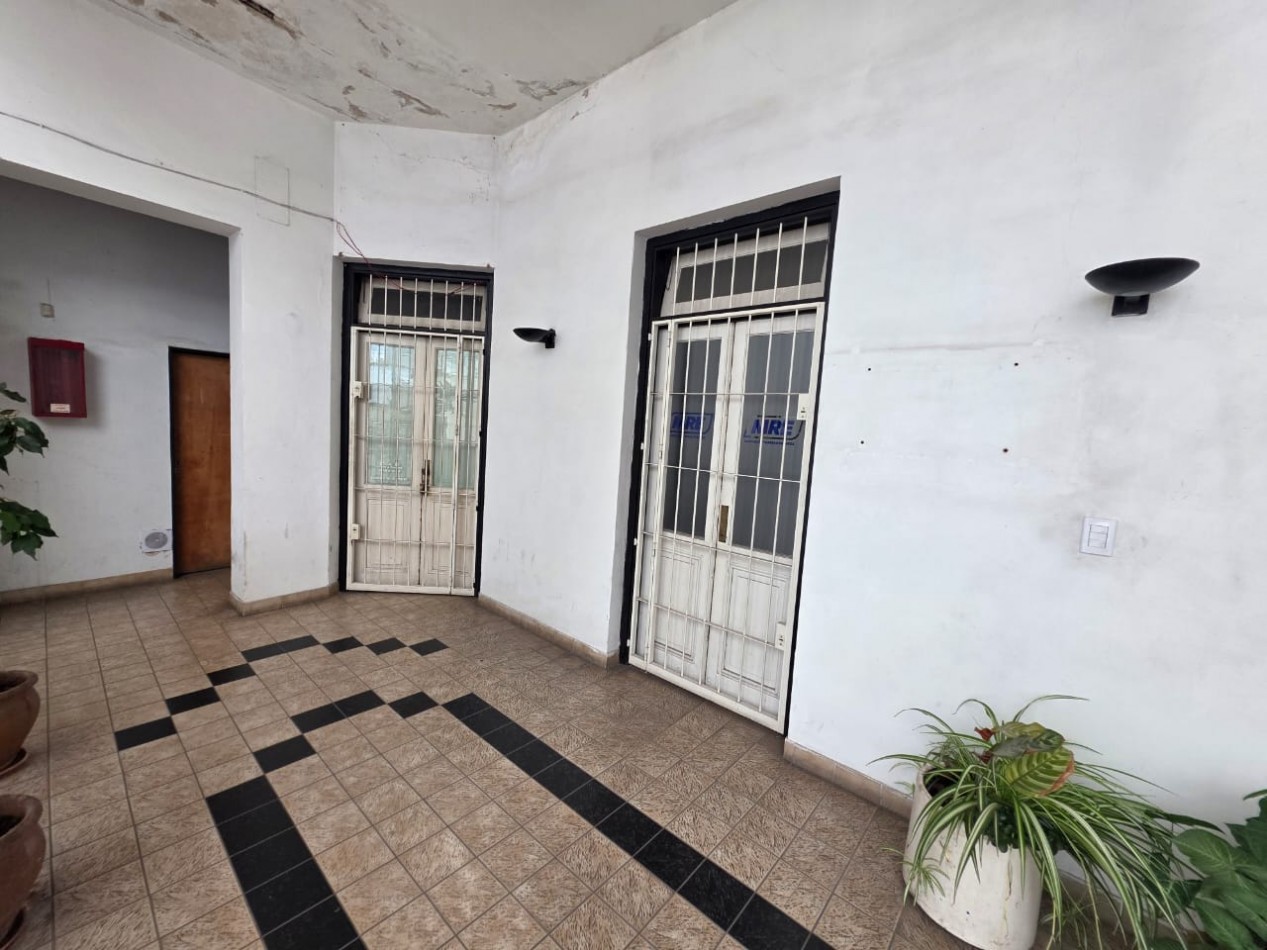 VENDO LOCAL APTO OFICINA,  CONSULTORIO EN LA GALERIA DEL TEATRO U$S 20.000