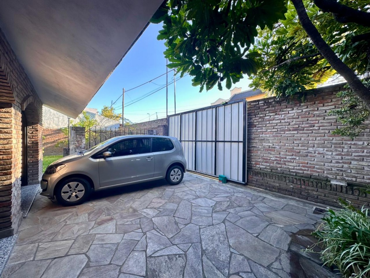 VENDO/PERMUTO CHALET 3 DORMITORIOS, 4 BAÑOS, PILETA U$D 295.000