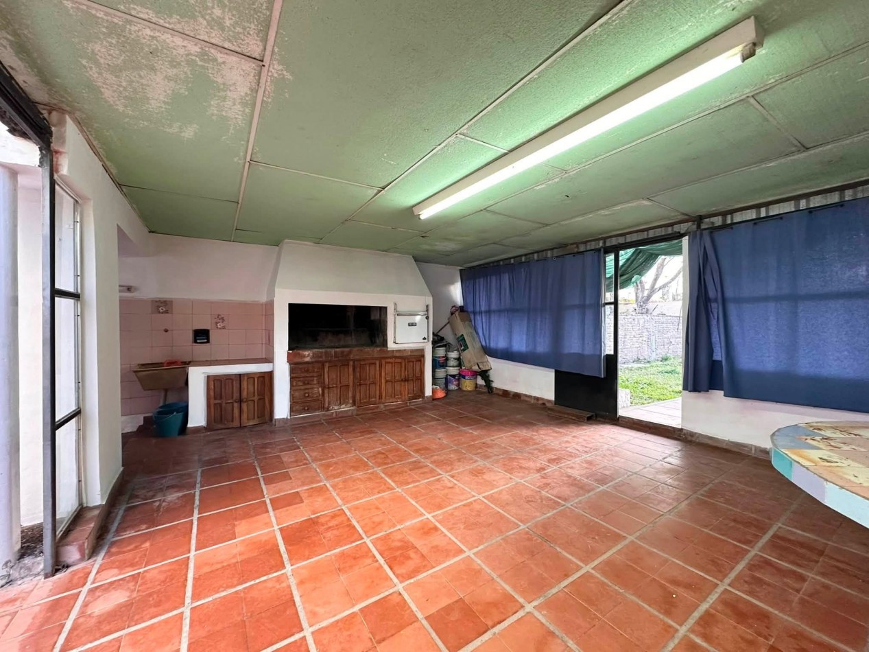 VENDO CASA 3 DORM MAS LOCAL COMERCIAL