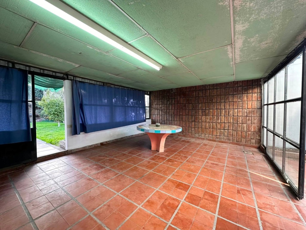 VENDO CASA 3 DORM MAS LOCAL COMERCIAL