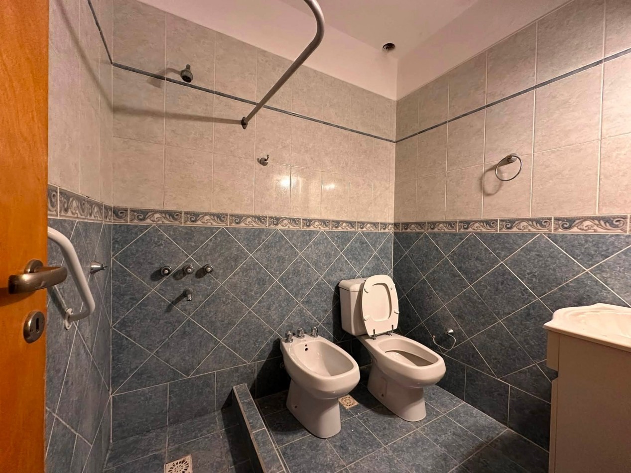 VENDO CASA 3 DORM MAS LOCAL COMERCIAL