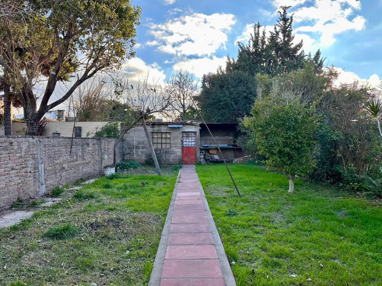 VENDO CASA 3 DORM MAS LOCAL COMERCIAL