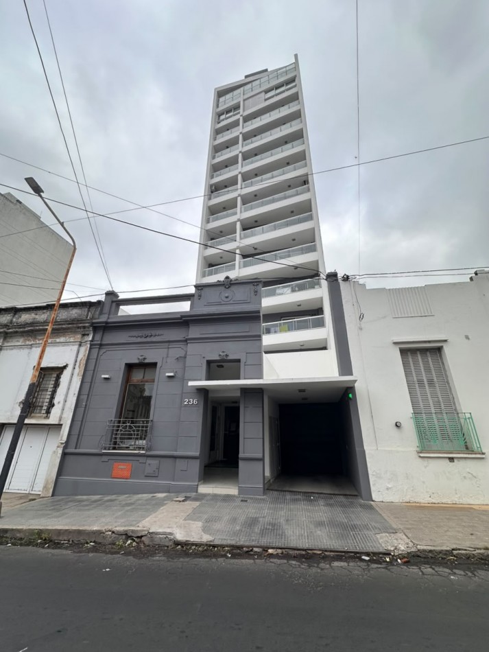 ALQUILO OFICINA/CONSULTORIO ZONA CENTRO $450.000 + EXP+ IMP 