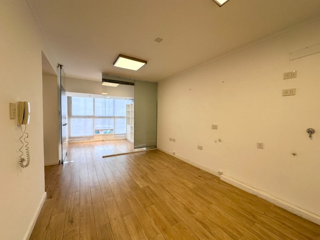ALQUILO OFICINA/CONSULTORIO ZONA CENTRO $450.000 + EXP+ IMP 