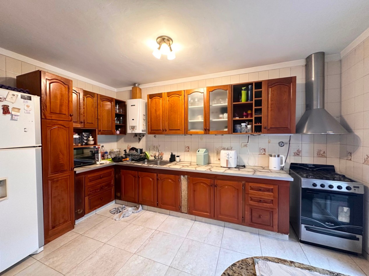 VENDO CASA 3 DORM. ZONA PARQUE U$D 250.000.