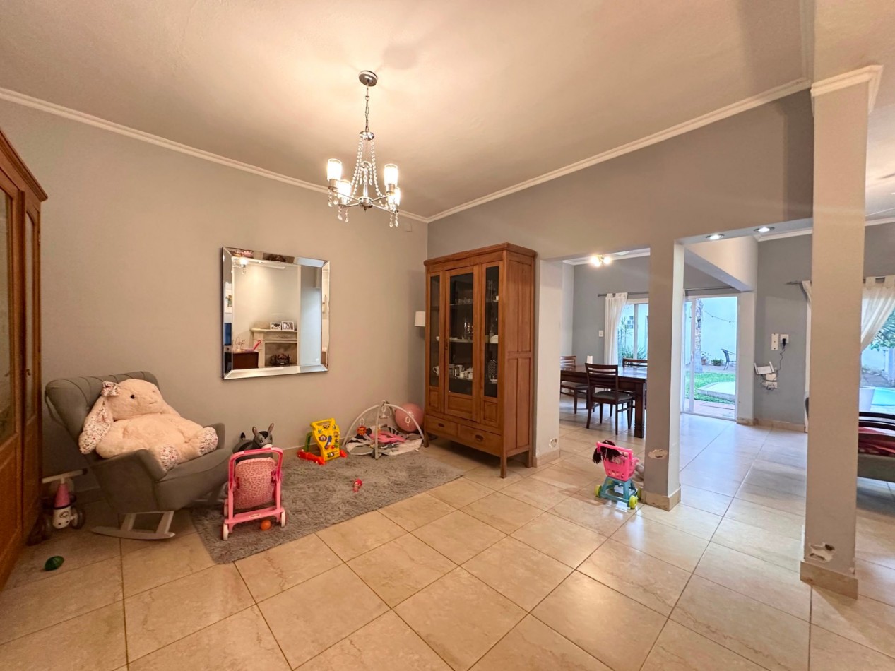 VENDO CASA 3 DORM. ZONA PARQUE U$D 250.000.