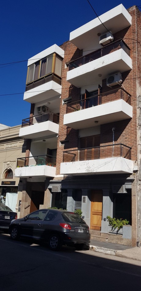 ALQUILO DEPTO 1 DORM $300.000 + EXP + TASAS. ZONA CENTRO